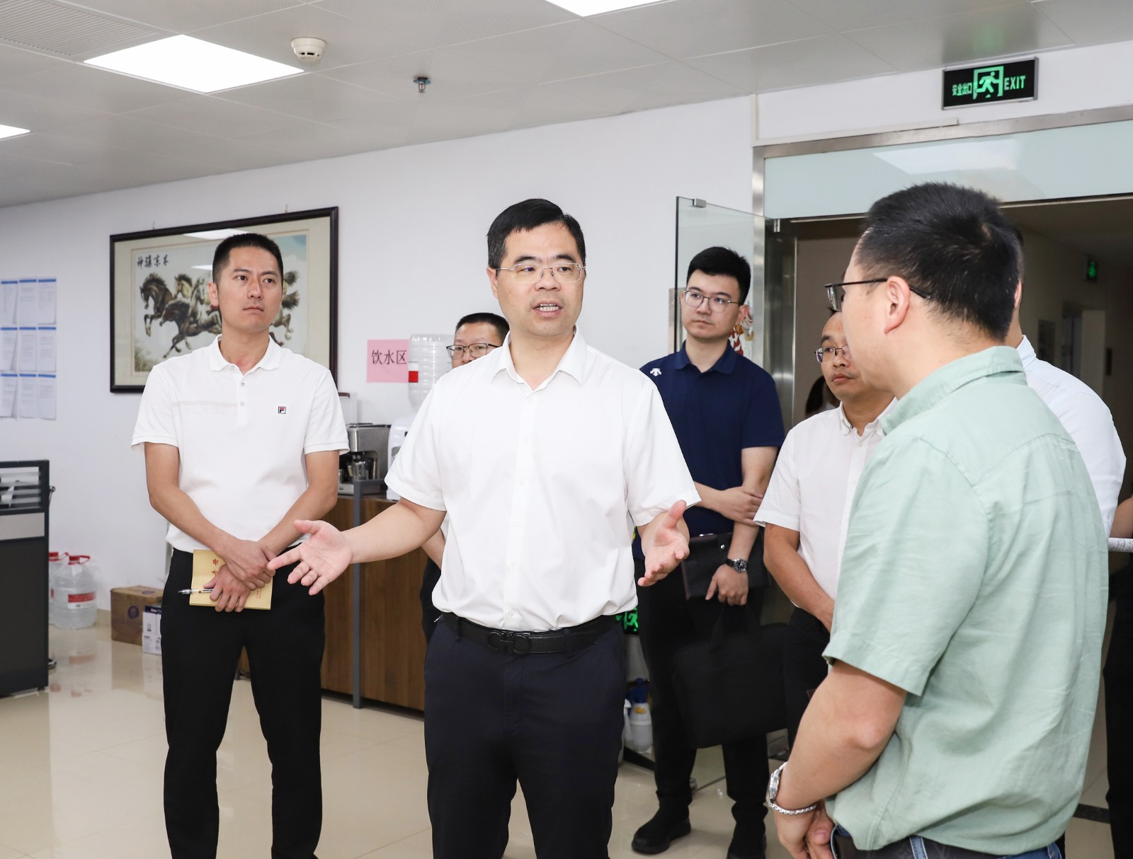 丰泽区政府主要领导走访辖区重点商贸、工业企业