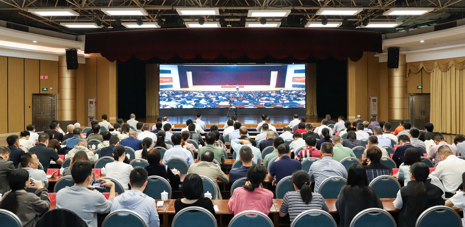 丰泽区组织收听收看学习贯彻党的二十届四中全会精神中央宣讲团报告会