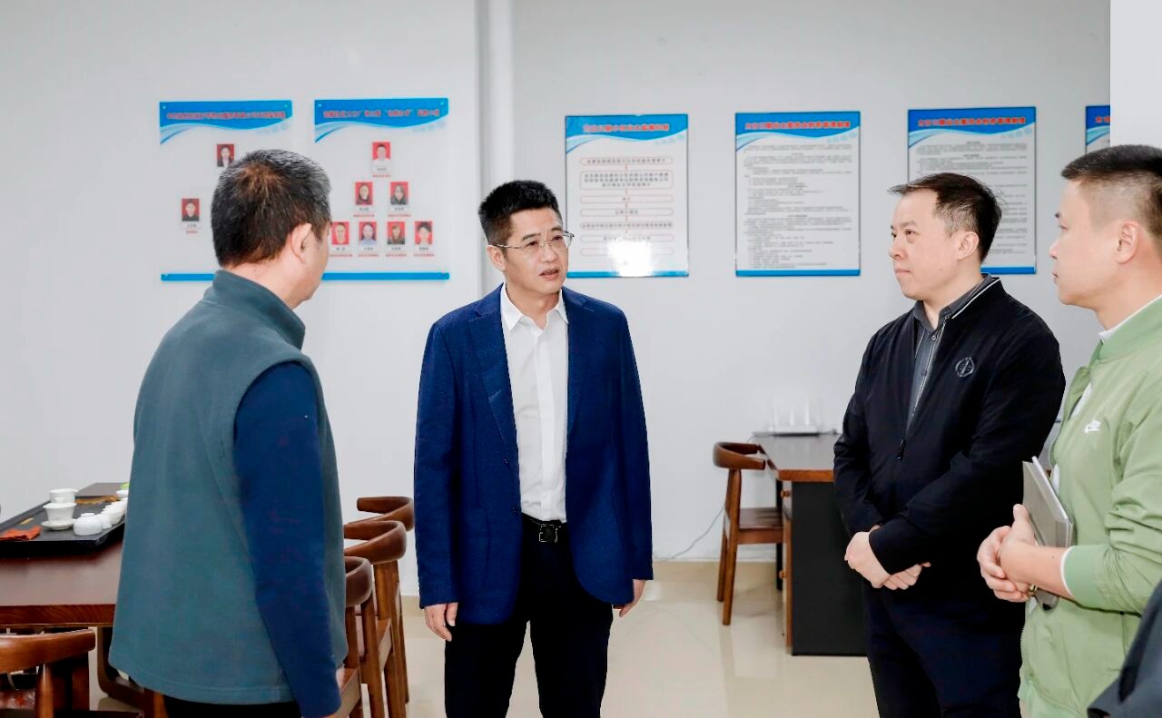 丰泽区委主要领导调研并参加“党群连心·服务惠民”党员干部主题党日活动