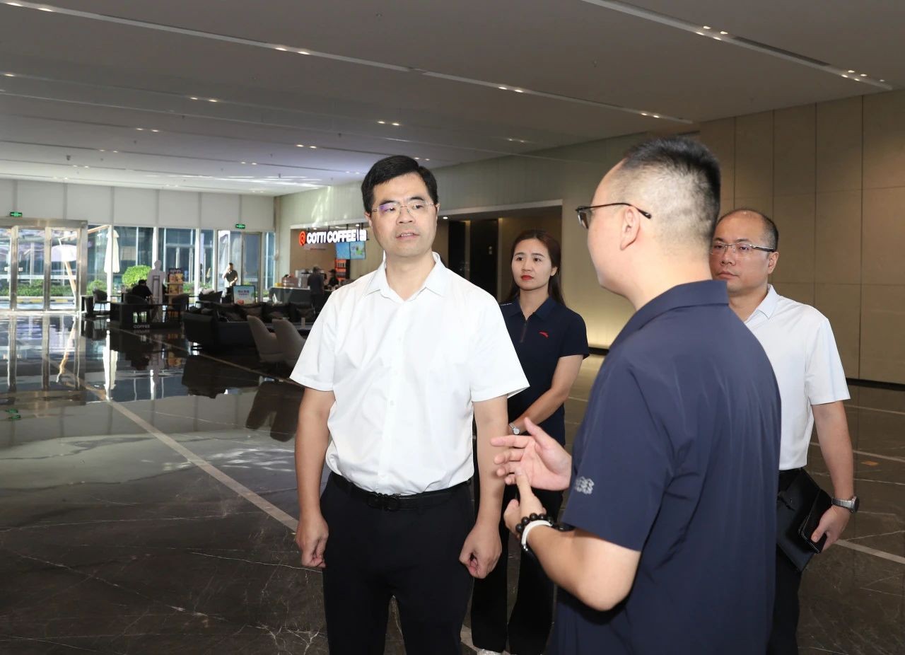 丰泽区政府主要领导调研泉州中央商务区部分楼宇和企业发展情况