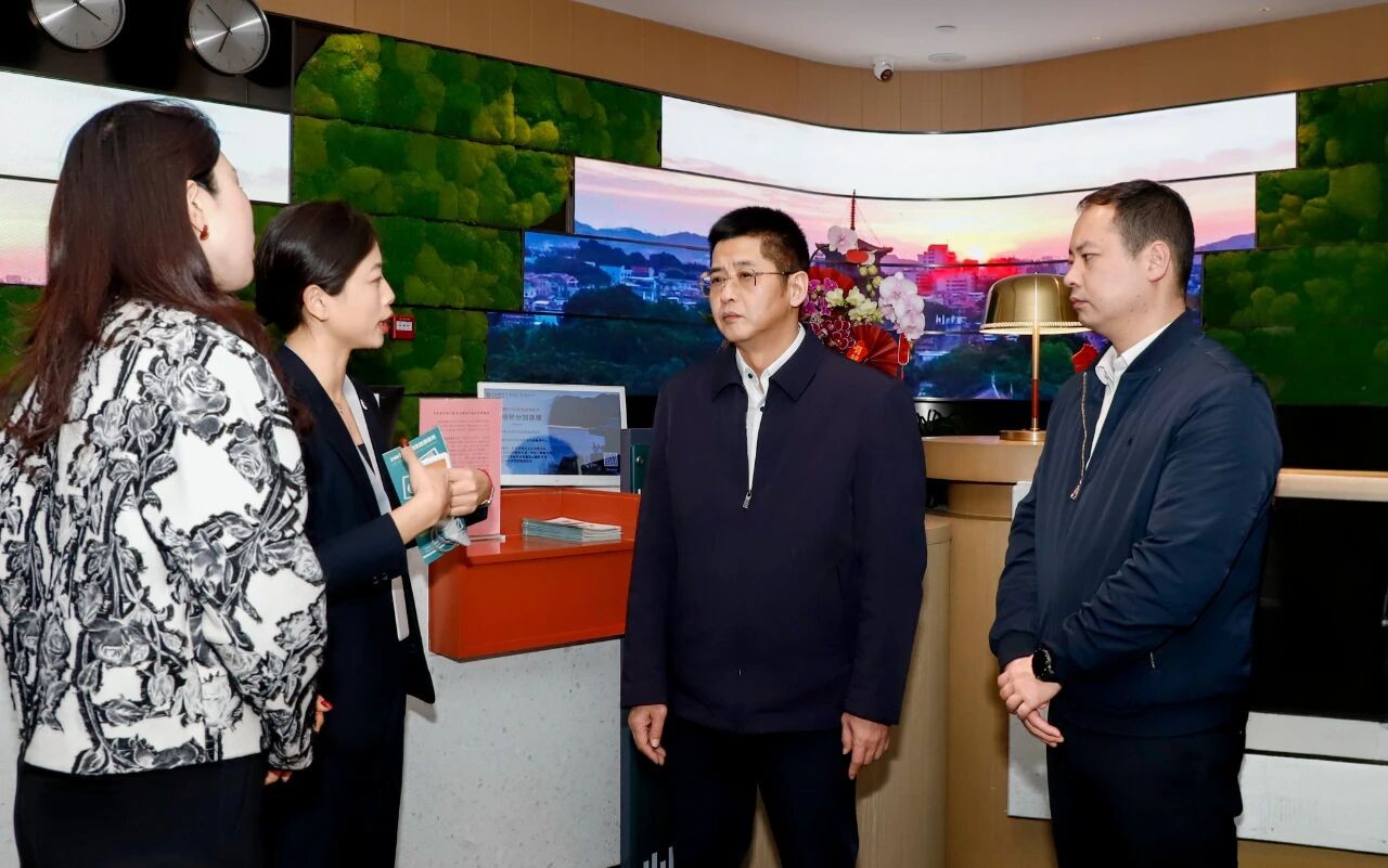 丰泽区委区政府主要领导检查节前安全生产、市场服务保供等工作