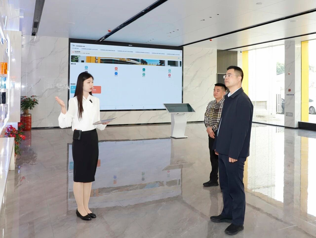 丰泽区政府主要领导调研“533”现代化产业体系建设