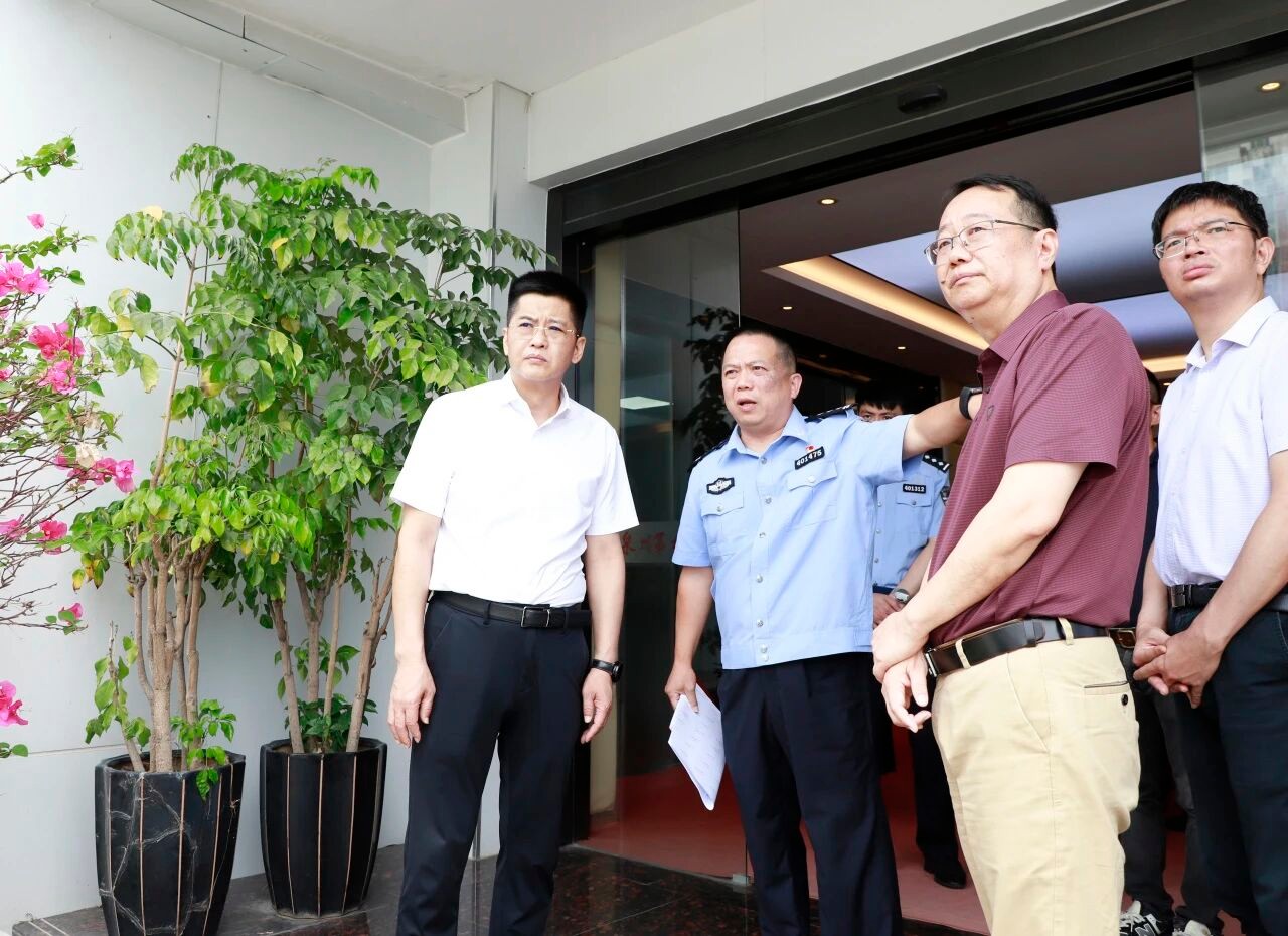 丰泽区委区政府主要领导检查高考准备工作
