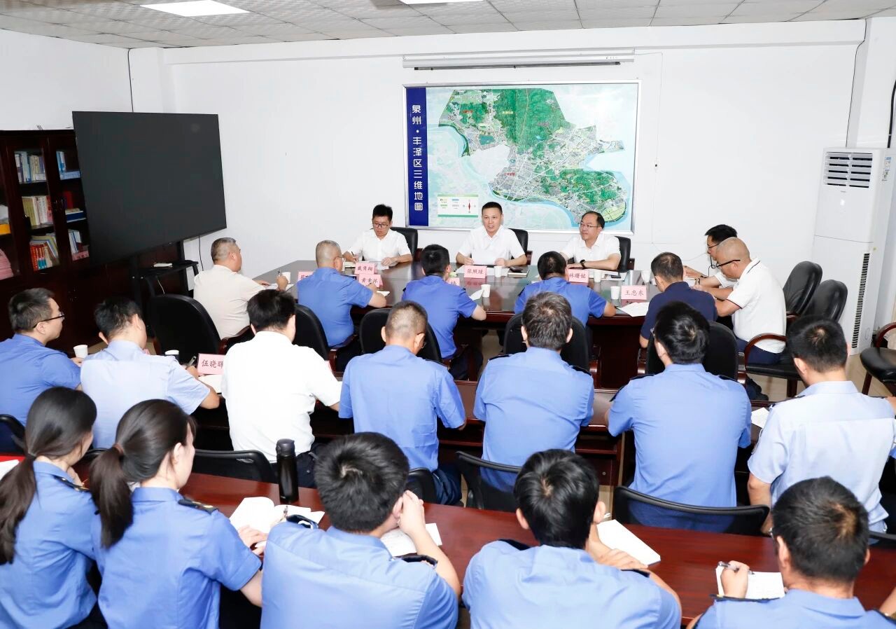 丰泽区委主要领导调研城市管理工作